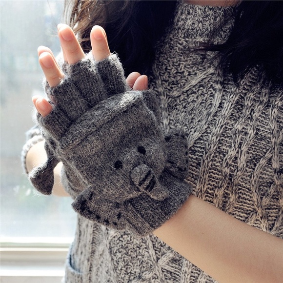 Elephant Knitted Gloves for Women - Picture 3 of 5